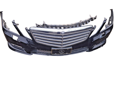 2010 - 2013 MERCEDES E550 E350 E400 W212 FRONT BUMPER COVER W/ GRILLE CAMERA OEM