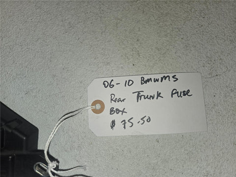 06-2010 BMW MS rear trunk fuse box  