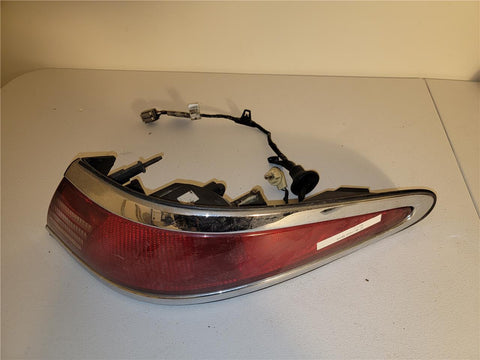 1997 - 1998 Lincoln Mark8 RH T-L P260H OEM