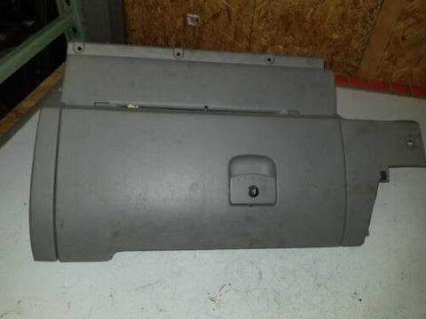 98 99 00 01 02 03 04 05 06 VW BEETLE BUG GRAY GLOVE BOX COMPARTMENT OPEN & CLOSE